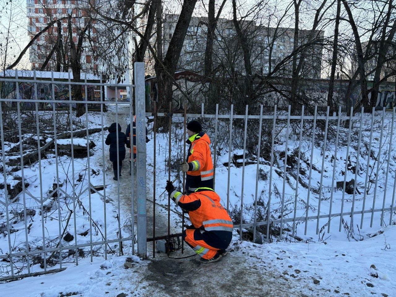 42 опасных нелегальных подхода к ж/д путям были закрыты в Подмосковье