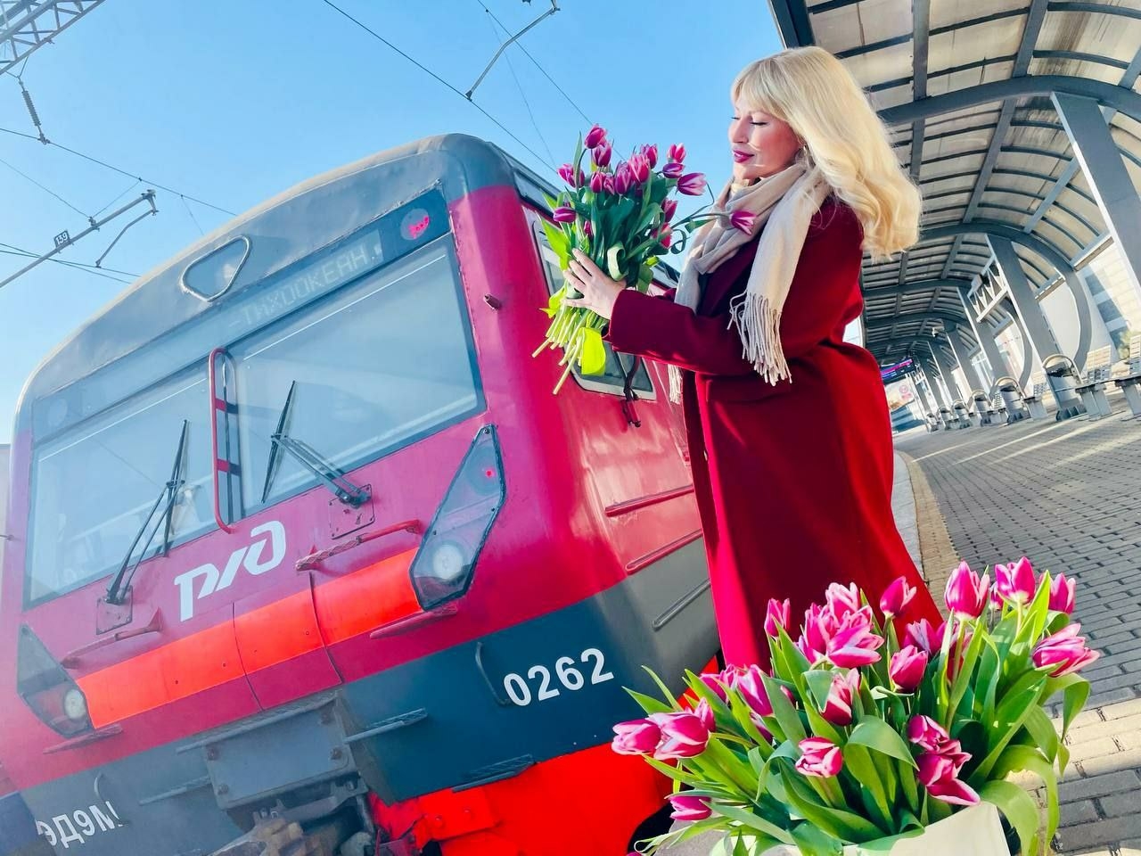 Пассажирок РЖД 7 и 8 марта порадуют цветами и зефиром