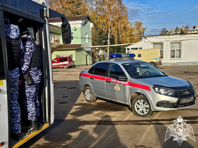 В Великом Новгороде более 100 автобусов оборудовали тревожными кнопками