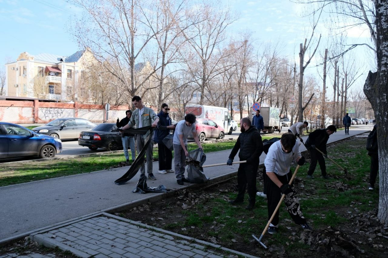 В Астрахани прошел первый День чистоты 2025 года