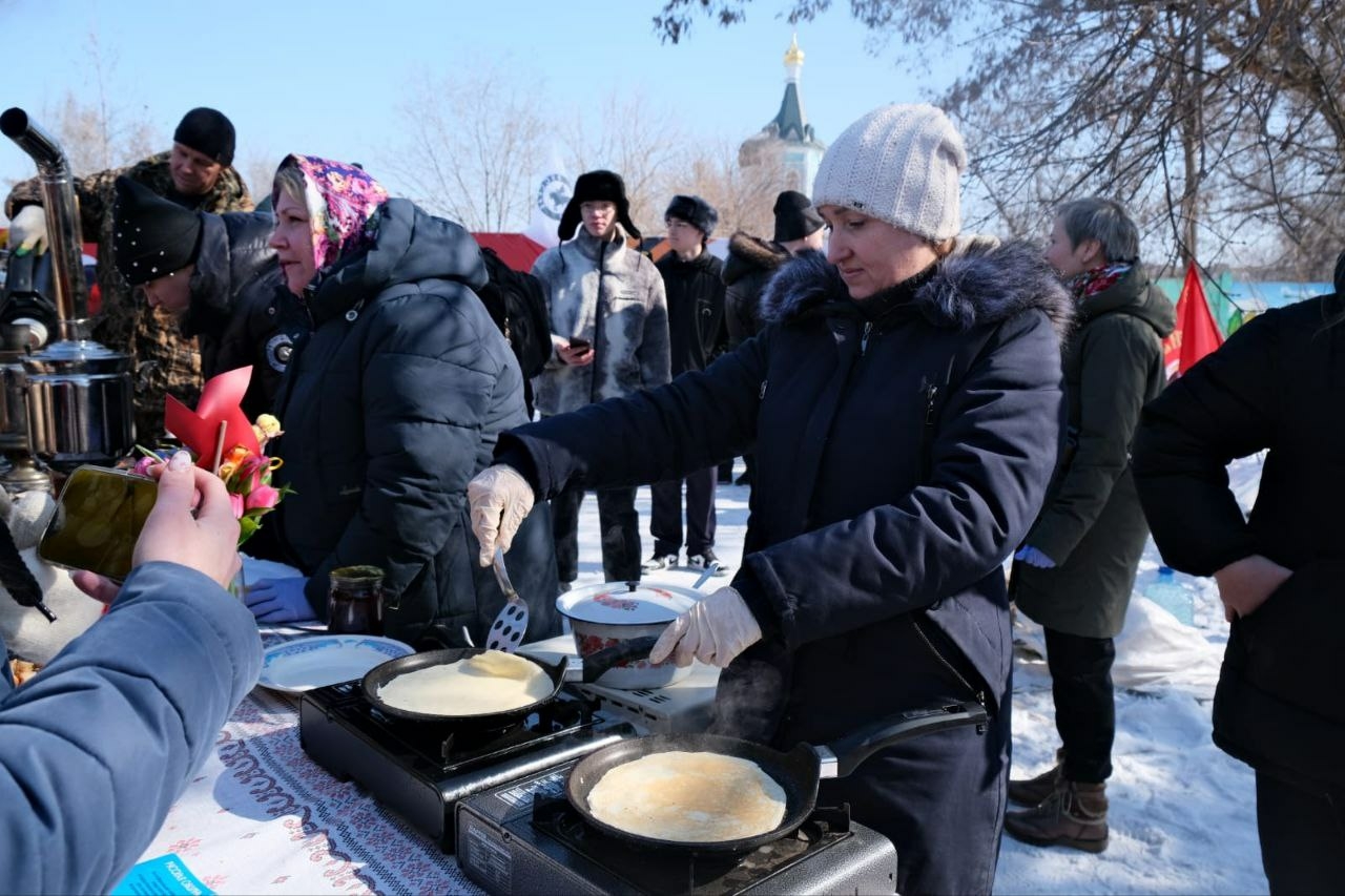 Свыше трех тысяч человек пришли в парк «Аркадия» на проводы Масленицы
