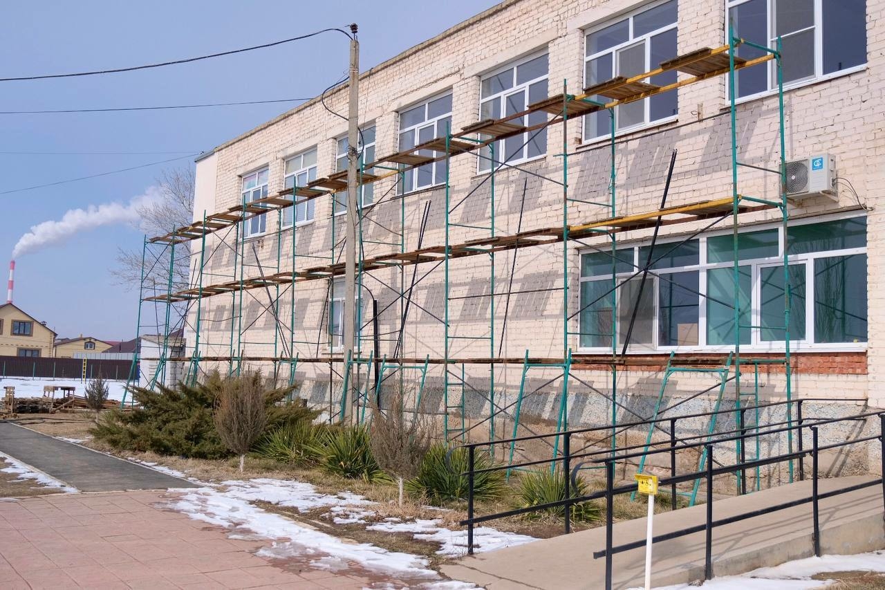 В 2025 году в Астраханской области отремонтируют восемь школ и два детских сада