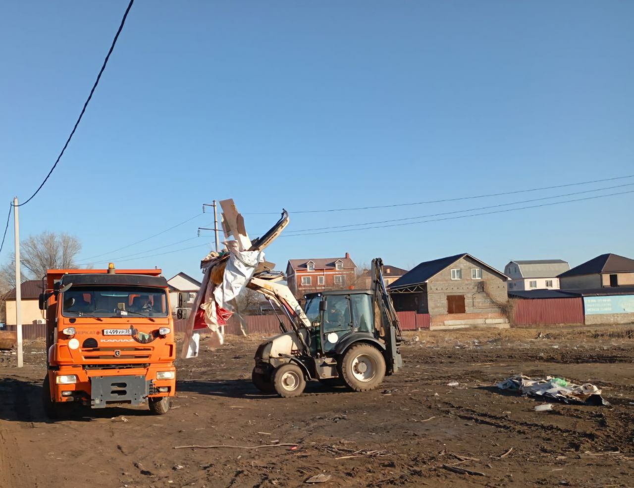 За выходные с улиц Астрахани вывезли более 80 тонн мусора