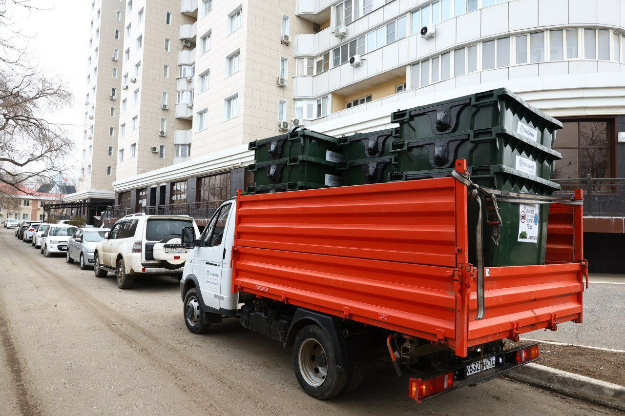 Замену контейнеров для сбора отходов проводят в Астрахани