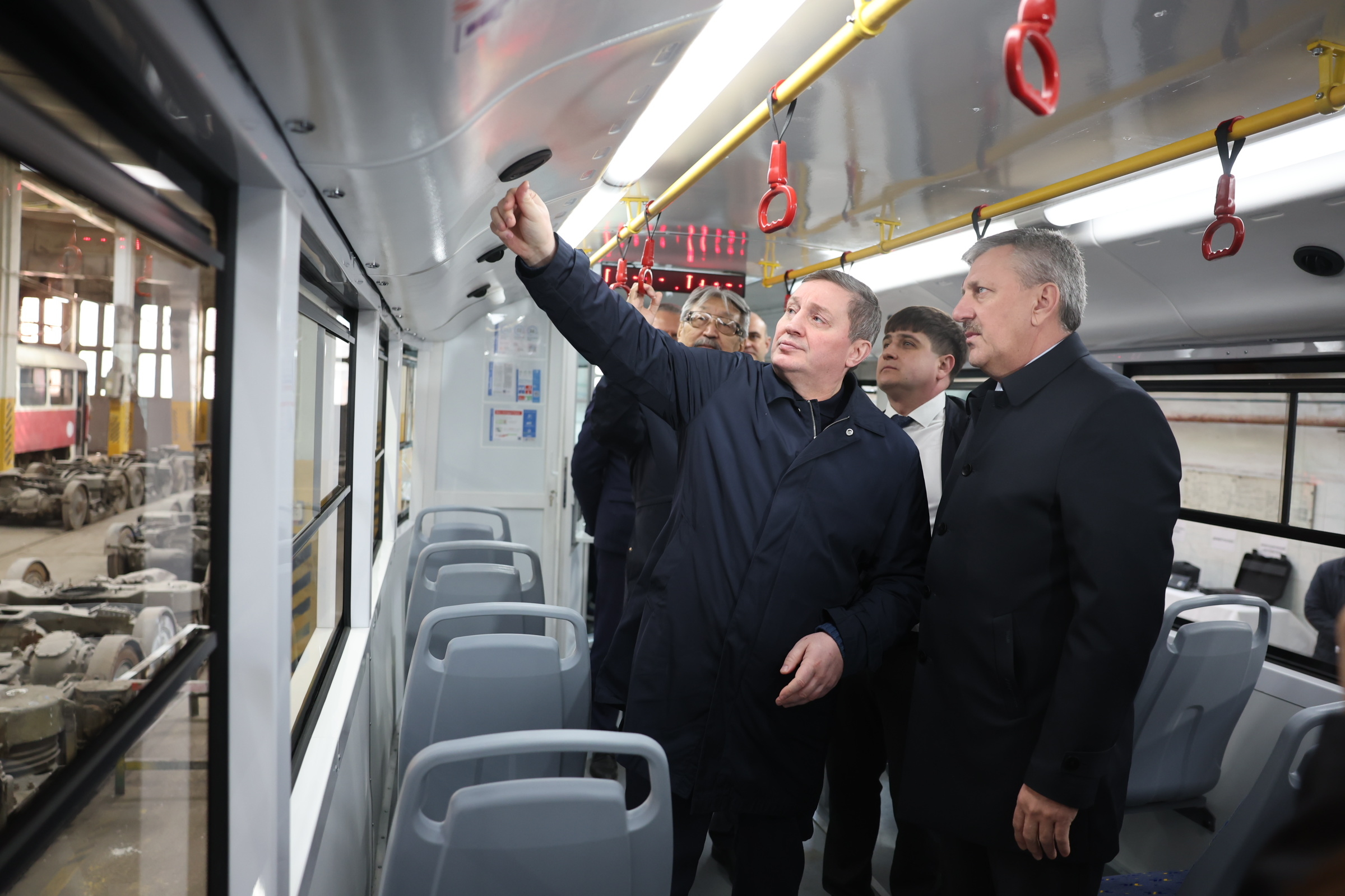 В Волгоградской области на треть увеличили мощность завода по выпуску трамваев и троллейбусов