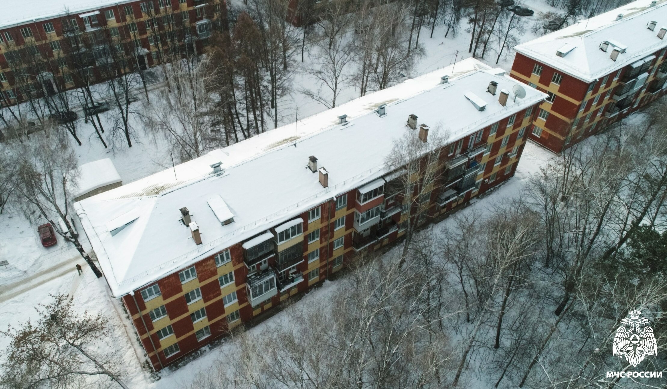 В Новосибирске спасатели выявили более 150 нарушений при очистке снега с крыш  