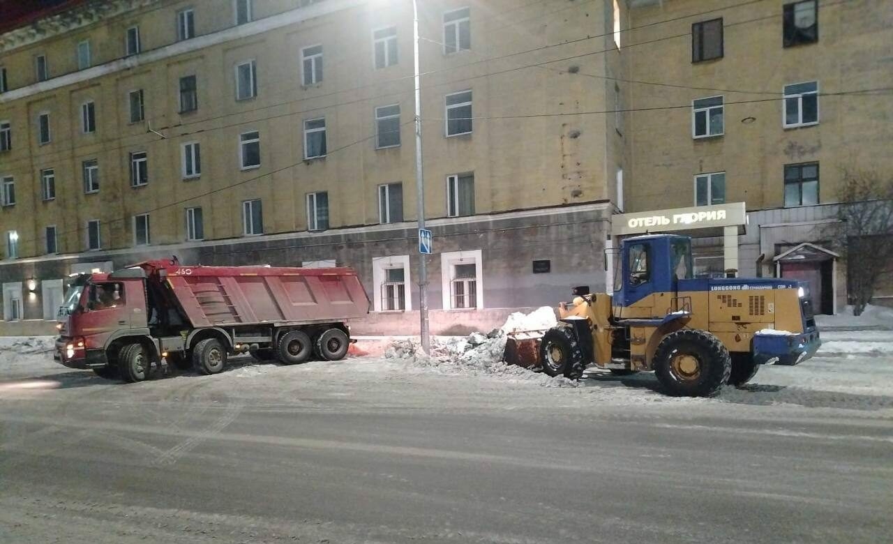 За прошедшие сутки с улиц Мурманска вывезли 5930 кубометров снега
