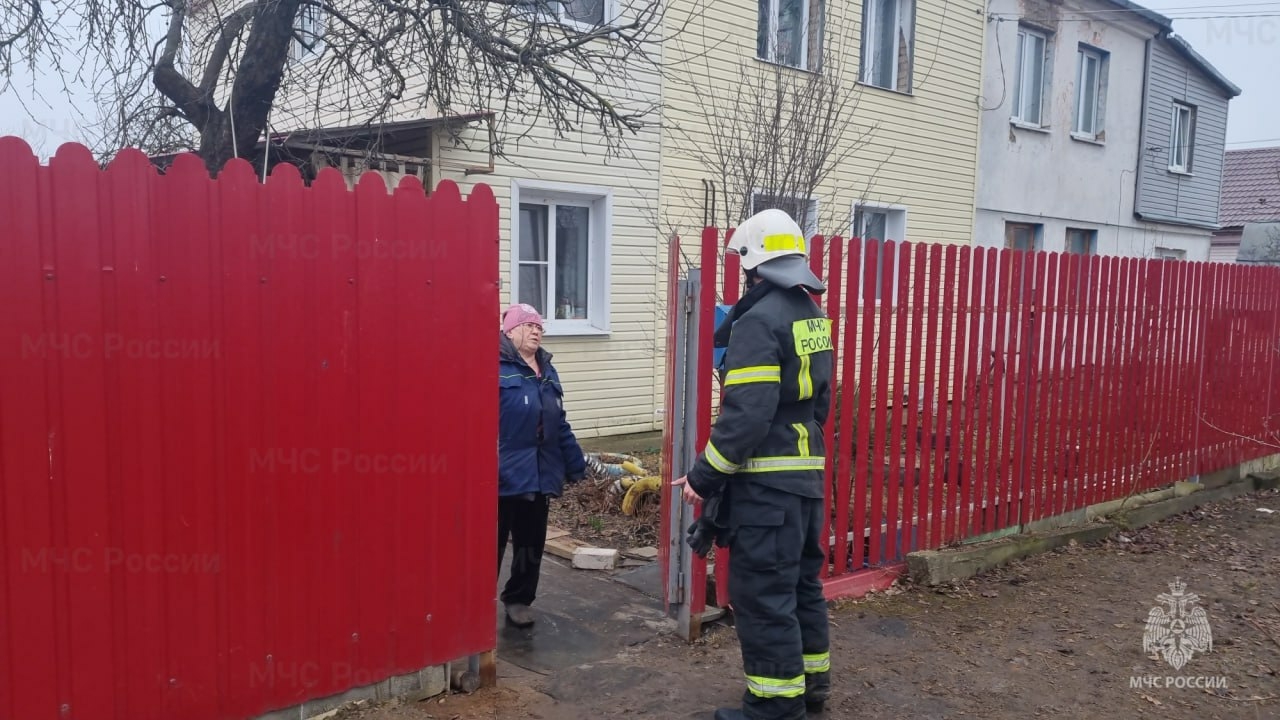 Сотрудники МЧС напомнили костромичам правила пожарной безопасности