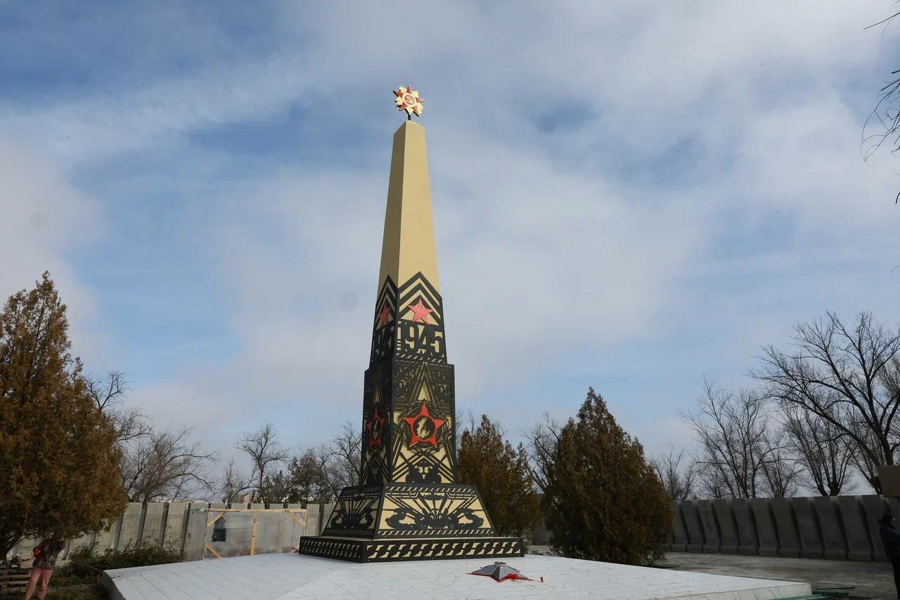 В Астрахани завершат обновление мемориала к 80-летию Победы