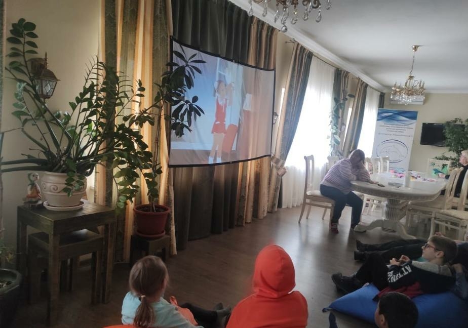 В Астрахани арт-терапия помогает детям из семей погибших участников СВО