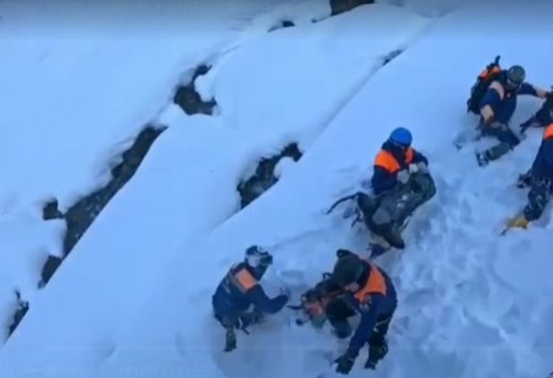 В Сочи спасатели нашли тело лыжника, пропавшего после лавины