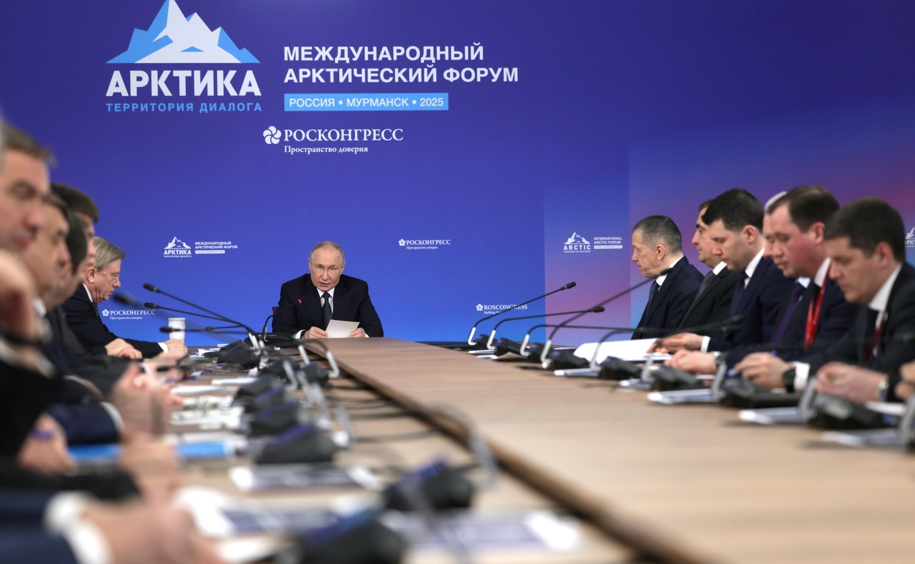 Глава РФ Путин поддержал просьбу Чибиса о продлении программы реновации ЗАТО