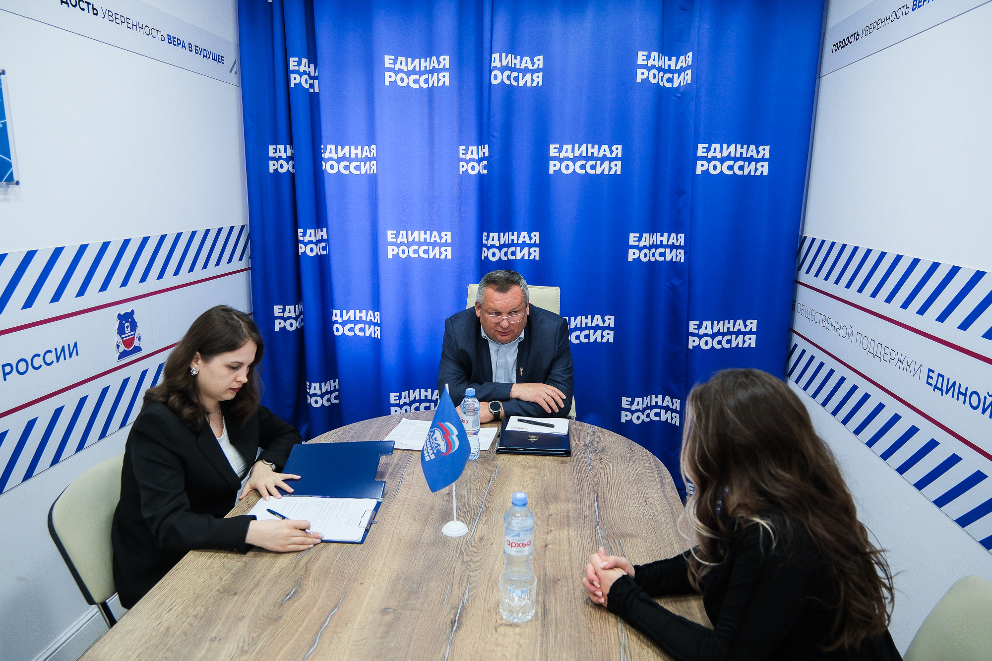 Мартынов провел личный прием граждан в Штабе общественной поддержки в Астрахани