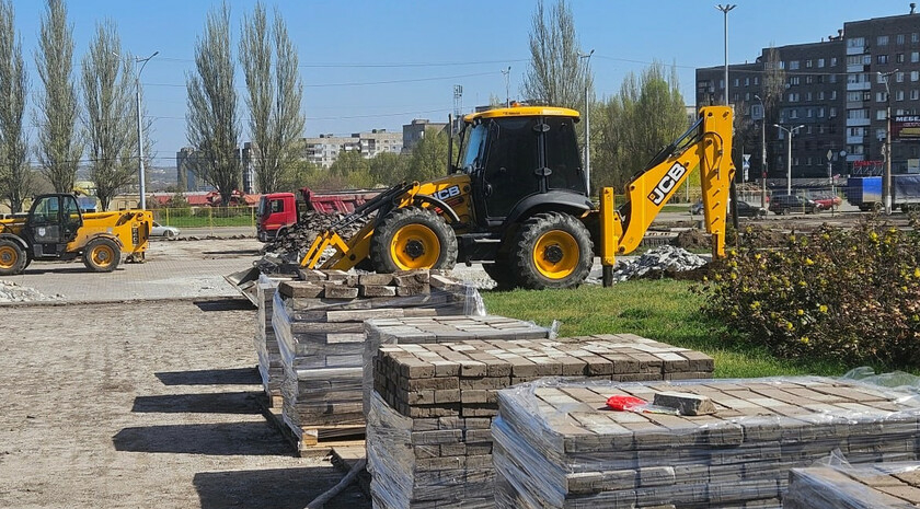 В Алчевске стартовали работы по благоустройству центральной площади