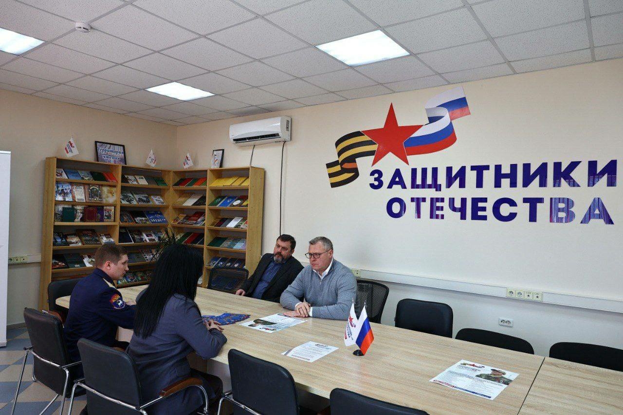 Игорь Бабушкин и Андрей Деркач посетили фонд поддержки ветеранов СВО в Астрахани 