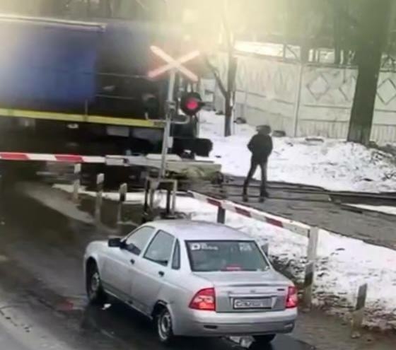 В Нижегородской области мужчина попал под поезд и остался жив