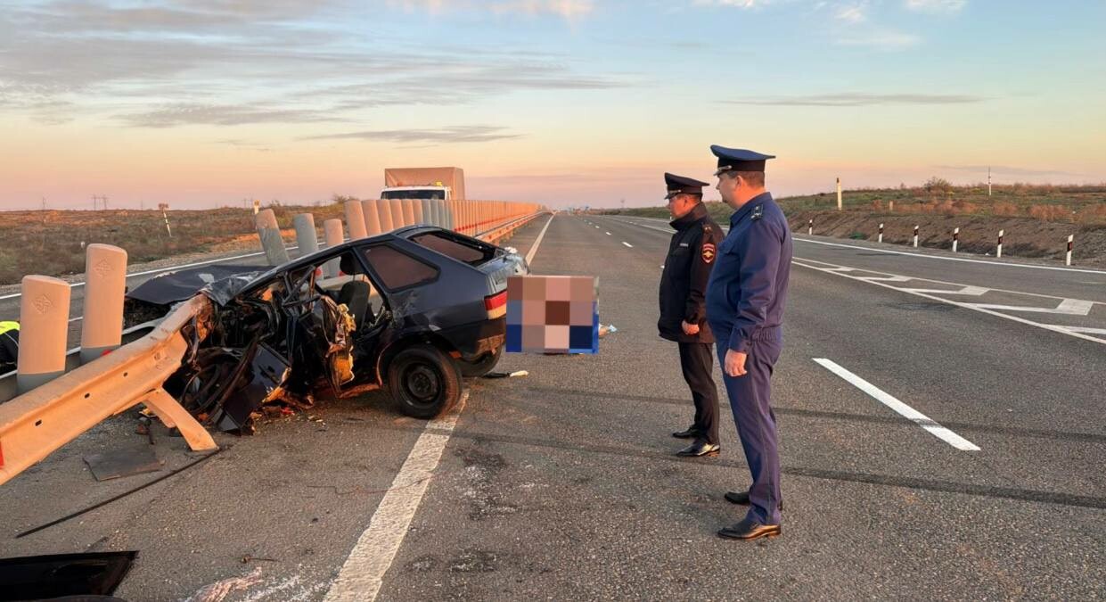 Три человека погибли в аварии на трассе Р-22 в Астраханской области