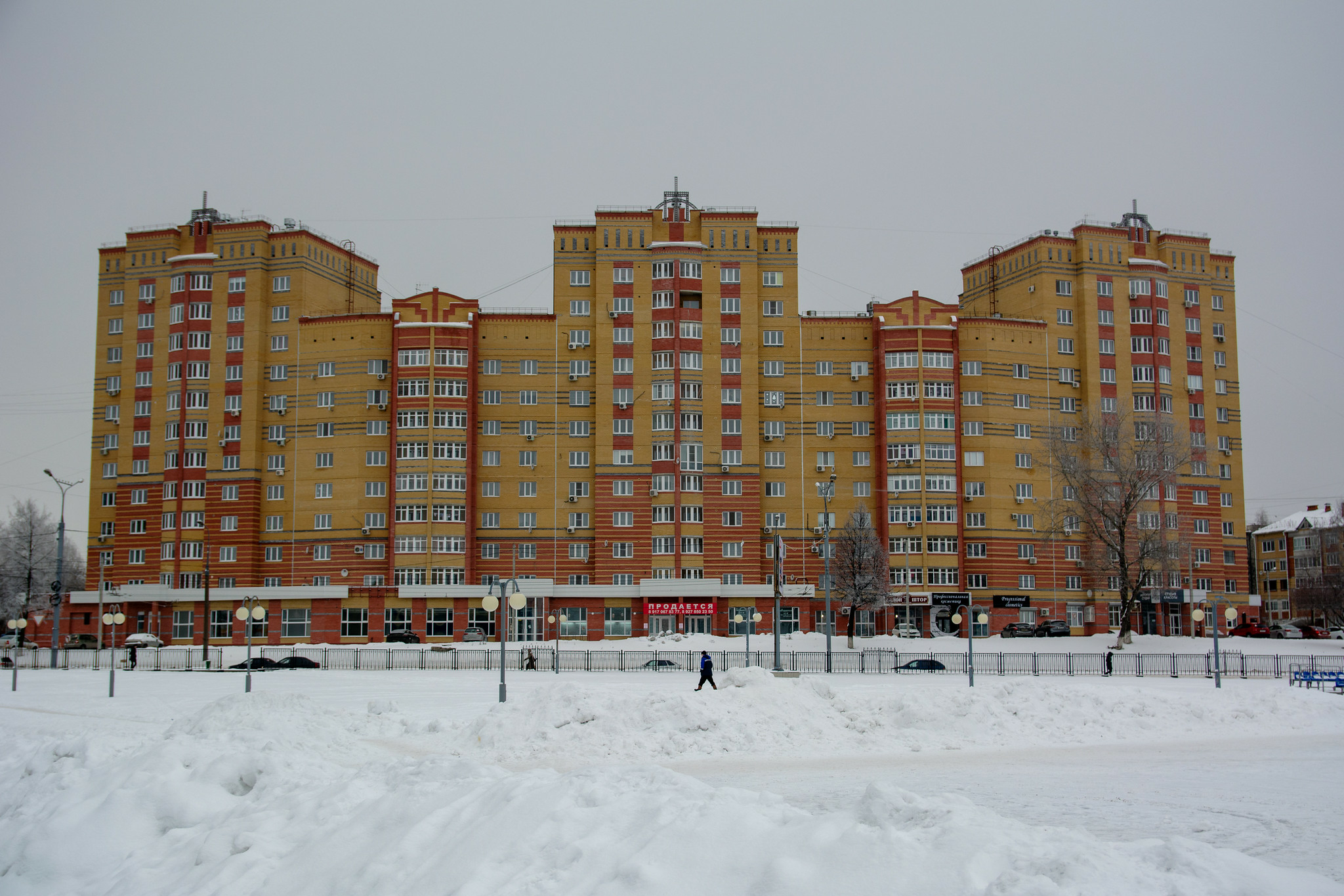 На проспекте Победы в Мариуполе отремонтировали девятиэтажный дом