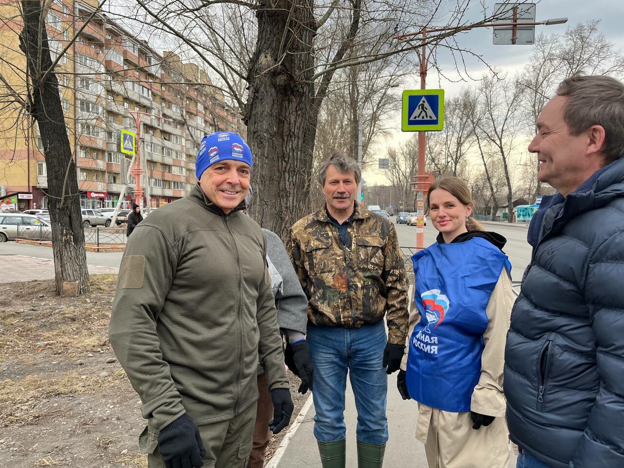 Алексей Лемин и Сергей Сокол приступили к большой городской уборке