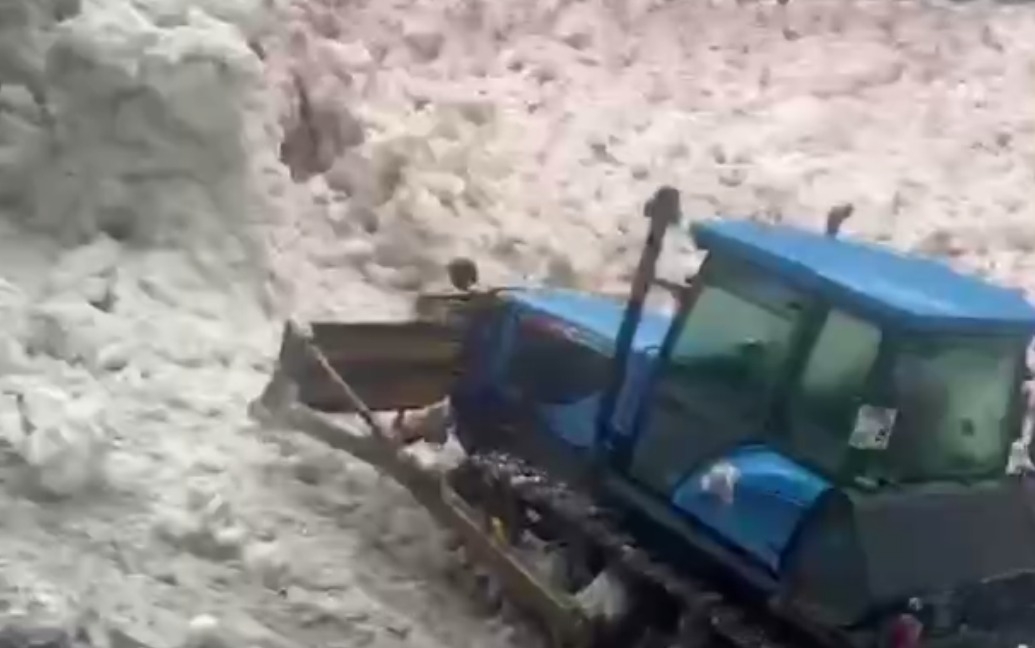 Три села в Дагестане остались отрезанными из-за лавины на трассе