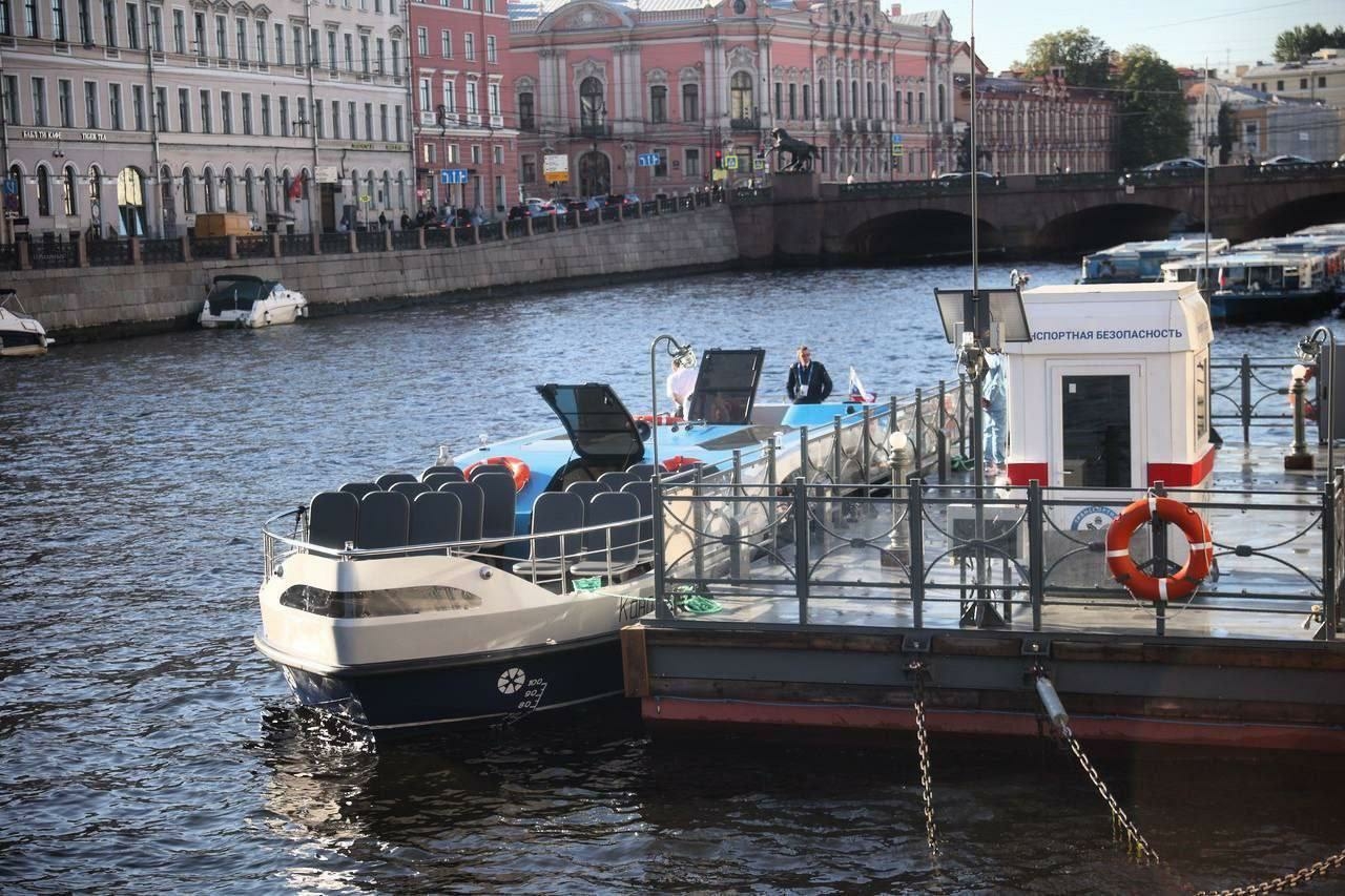 В Петербурге открылось движение на водных путях для маломерных судов