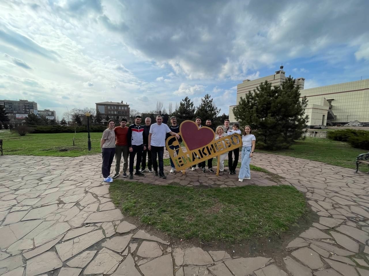 Почти 2400 пациентов приняли ленинградские врачи в Енакиево