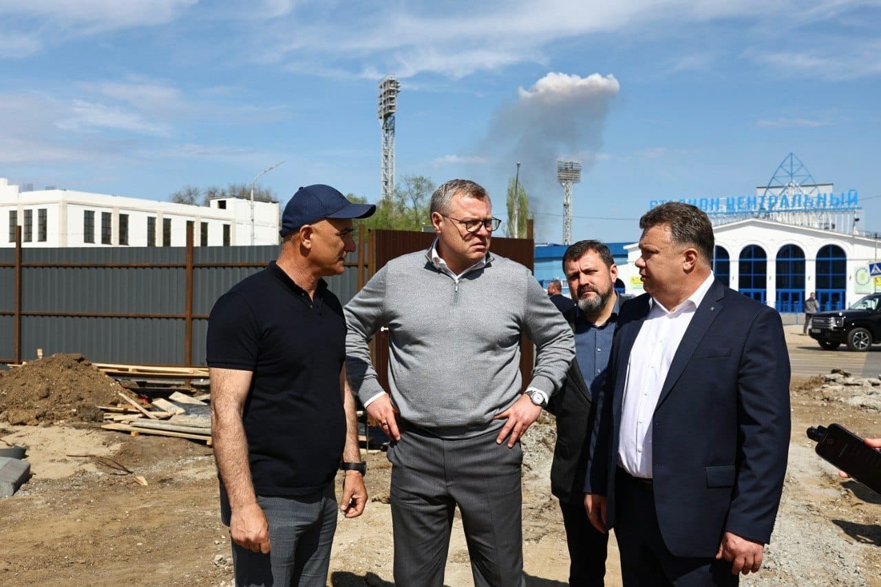 В Астрахани устанавливают стелу «Город трудовой доблести»
