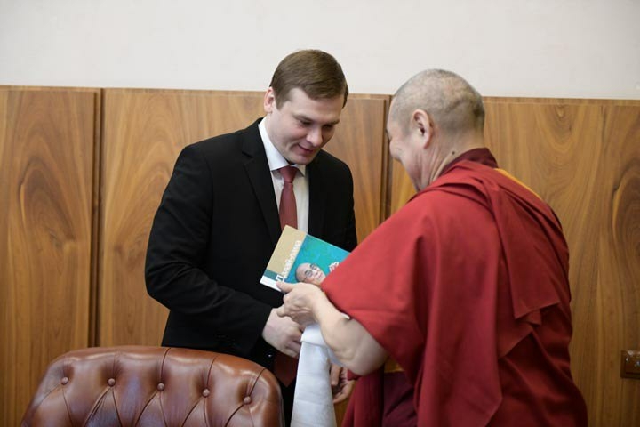Глава Хакасии поддержал строительство буддийского храма в республике