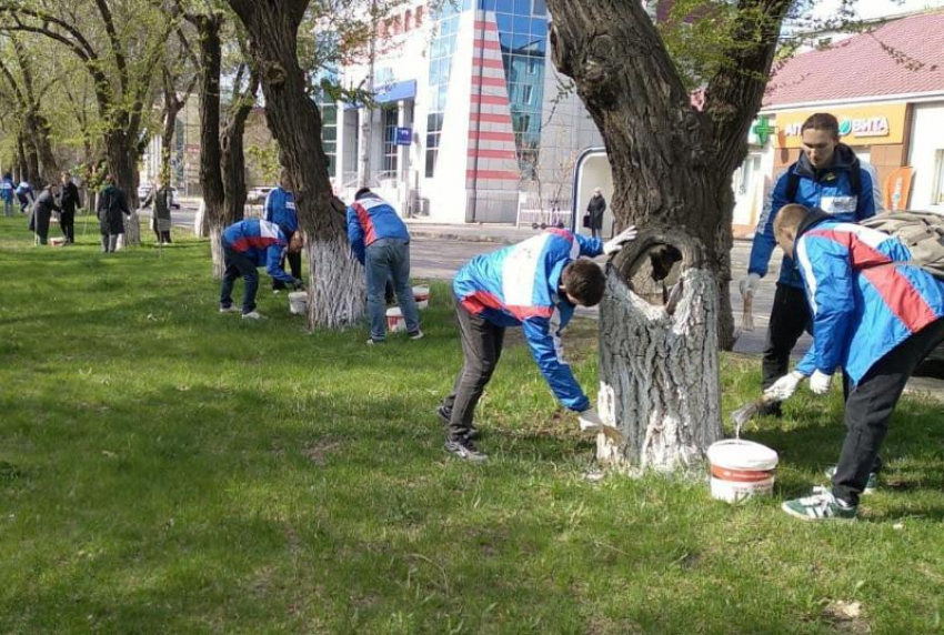 Более 400 астраханцев привели улицы в порядок в масштабной уборке