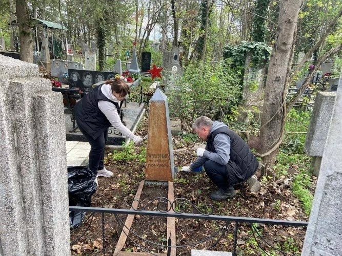 В Краснодаре привели в порядок 169 могил героев ко Дню Победы