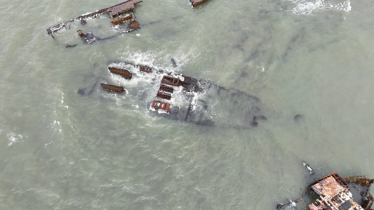 Власти Сахалина планируют поднять со дна моря 11 затонувших судов