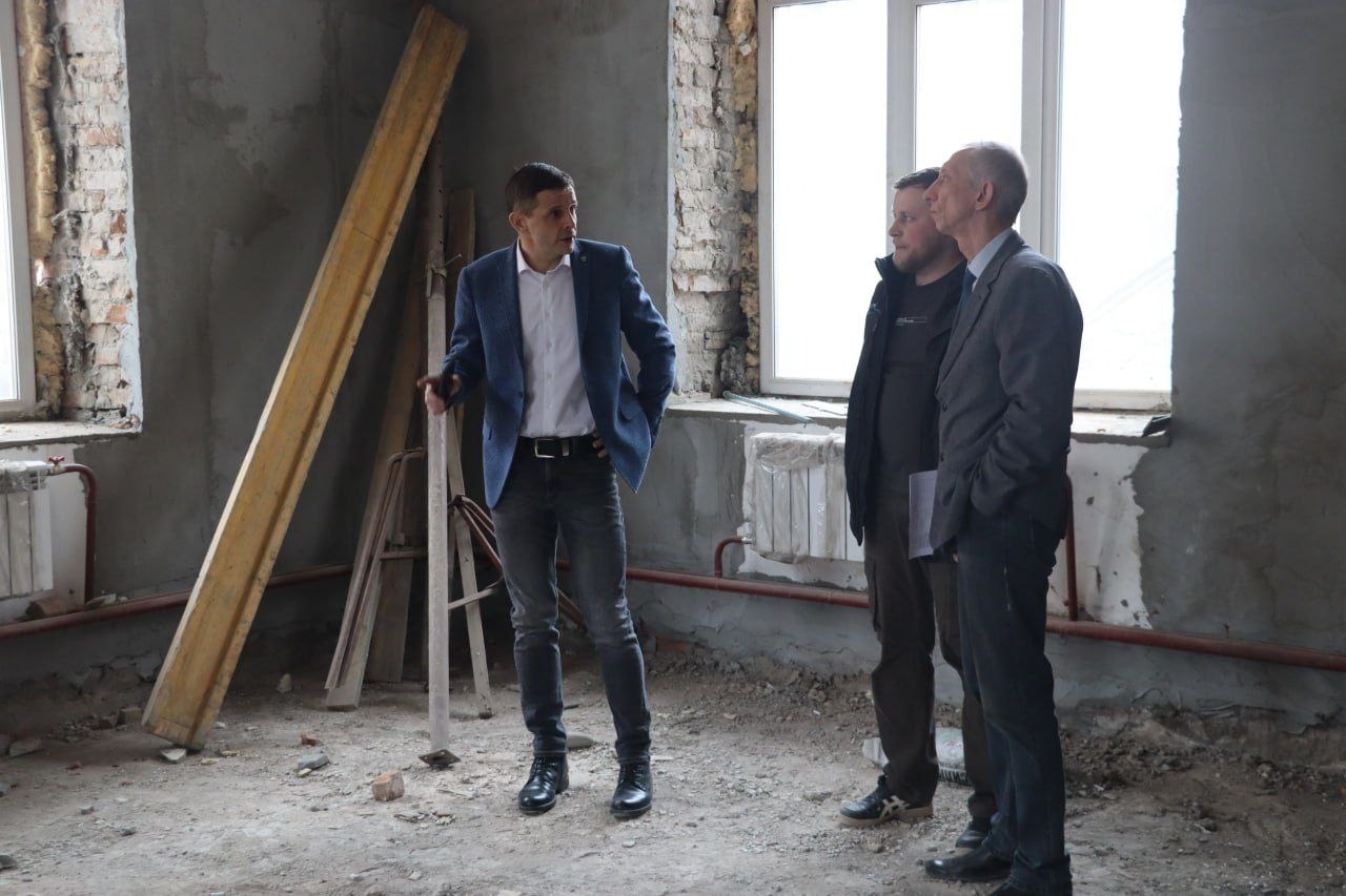 Алексей Лемин рассказал о ходе капремонта школы №10 в Абакане