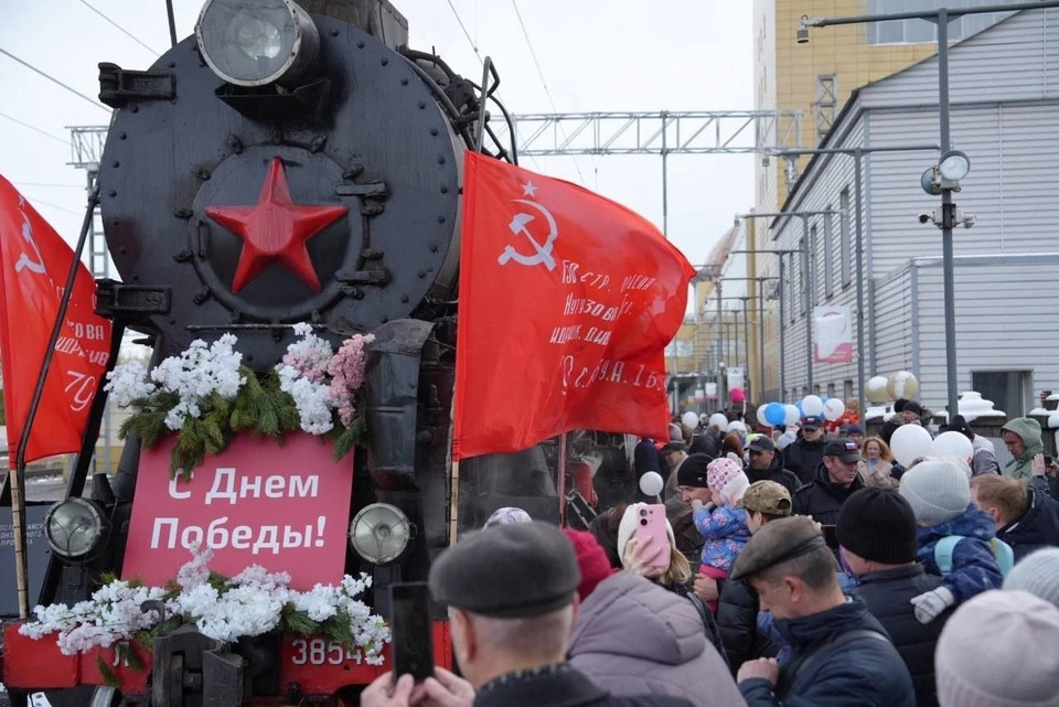 Тысячи уфимцев встретили «Паровоз Победы» на главном вокзале города