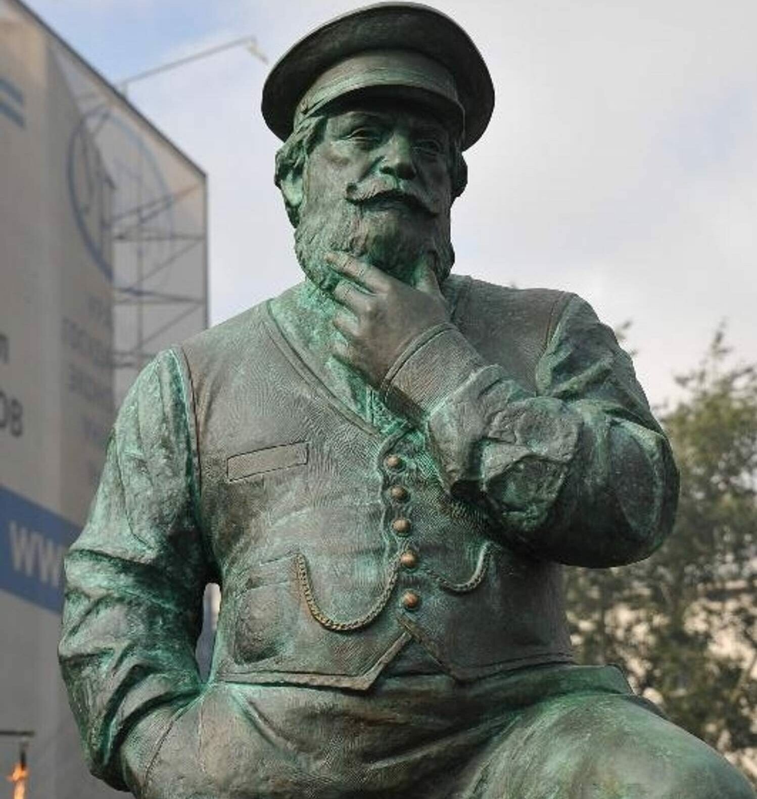 В Екатеринбурге памятник предпринимателю перенесут на улицу Вайнера