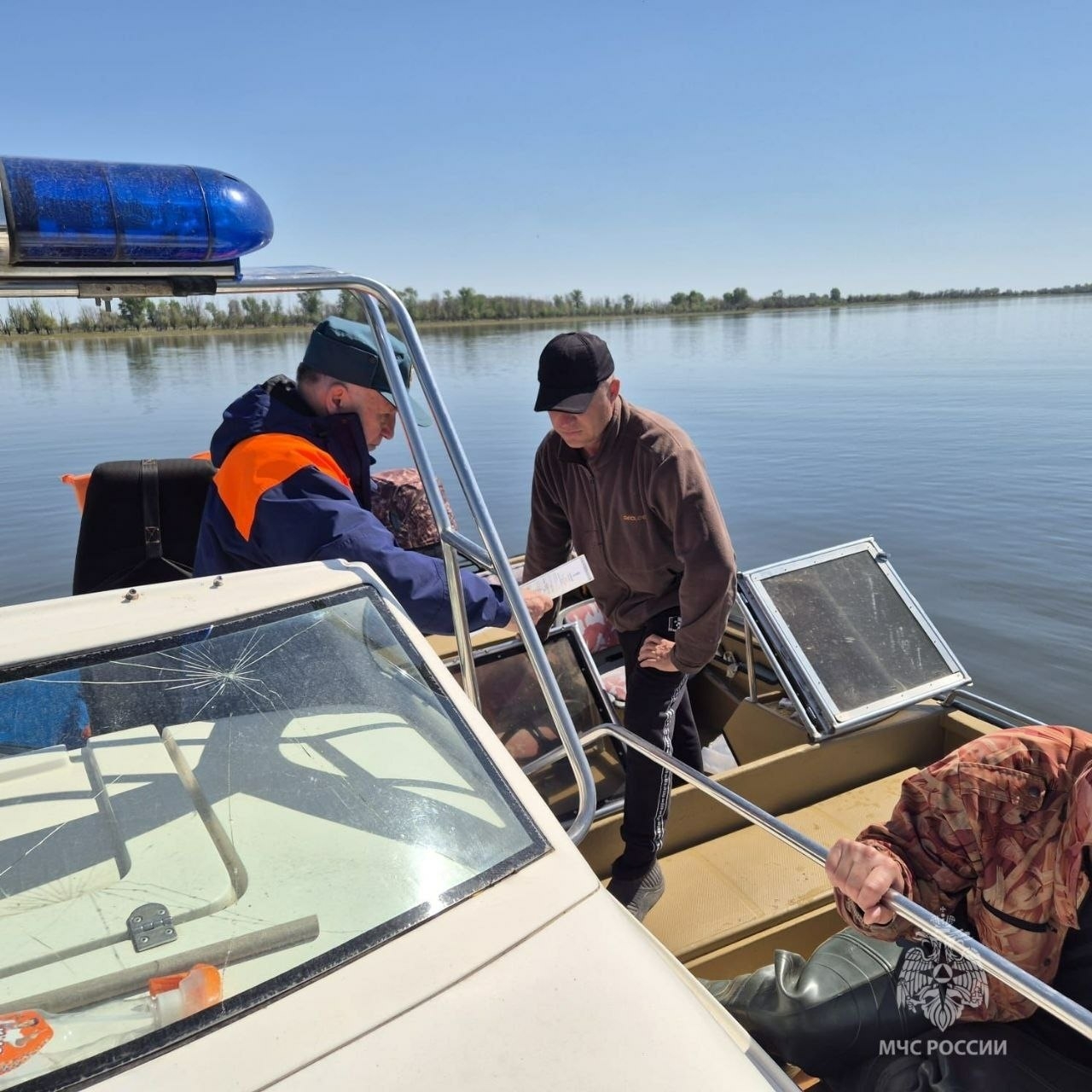 МЧС усилило контроль на водоемах Астраханской области