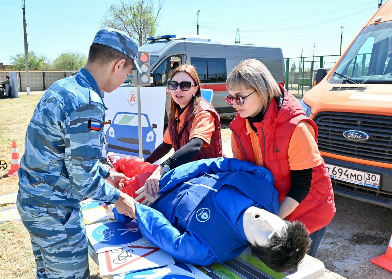Юные астраханцы побывали на дне открытых дверей в Центре кинологов