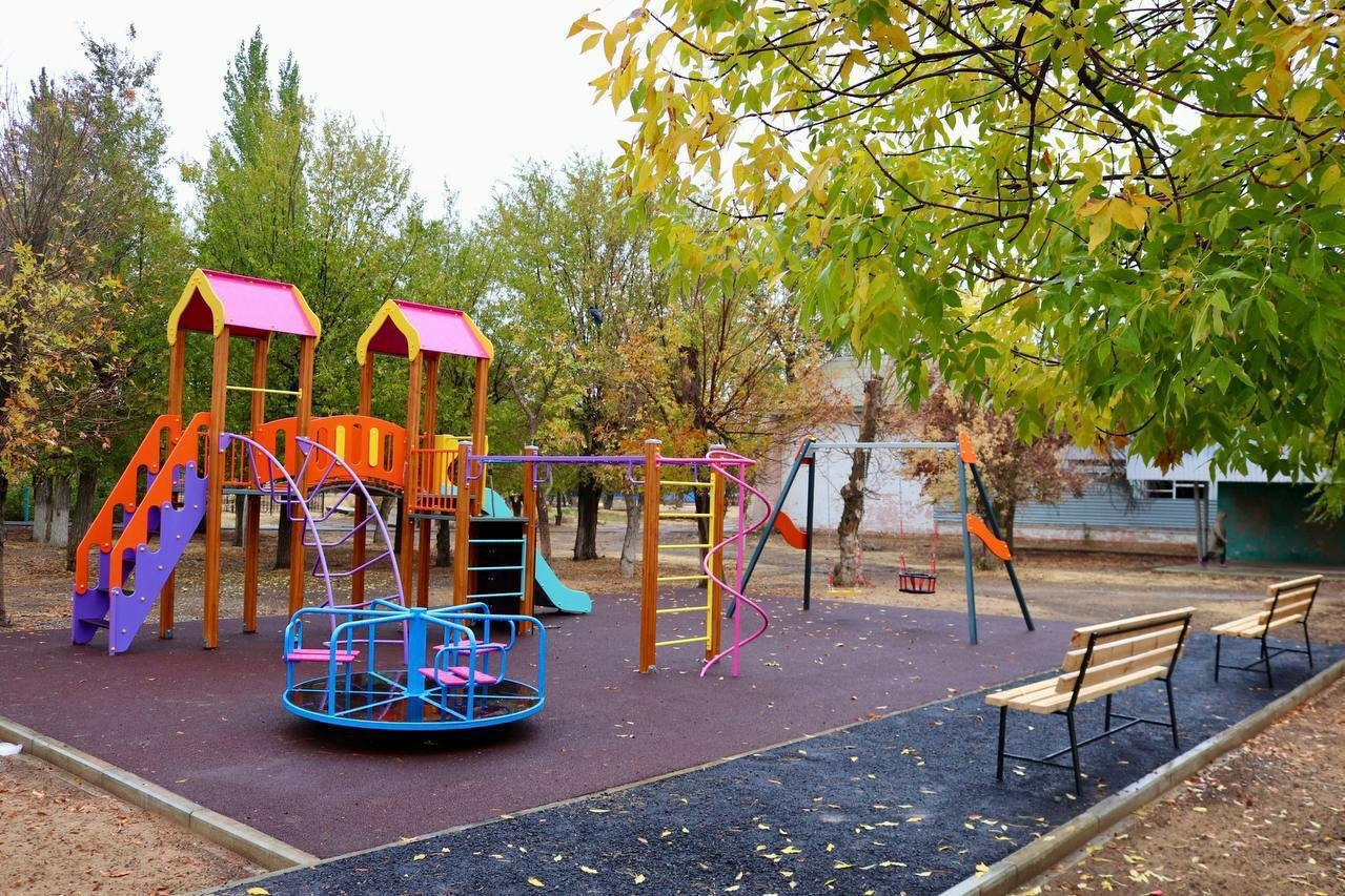 В Енотаевке построили парк по федеральной программе благоустройства