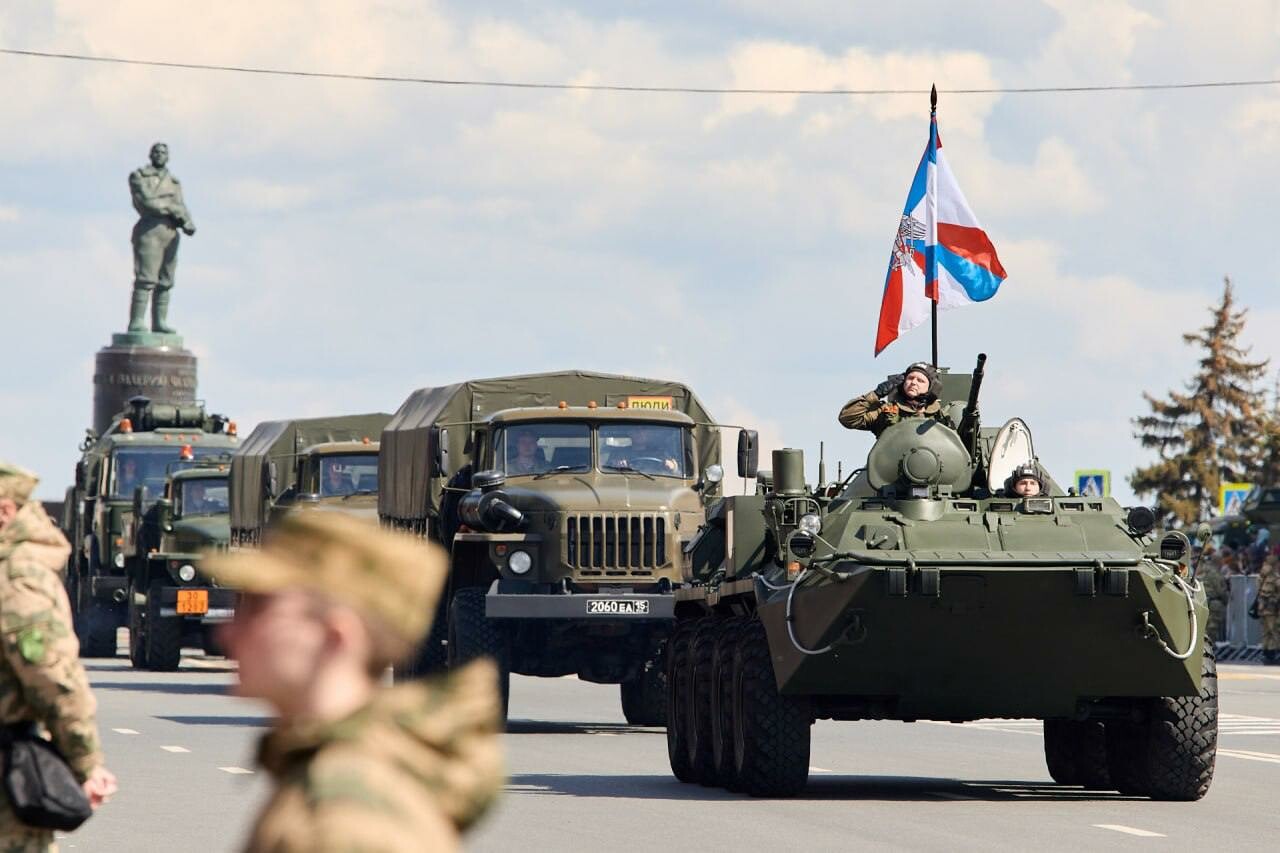 В Нижнем Новгороде прошел масштабный парад Победы с техникой и кавалерией