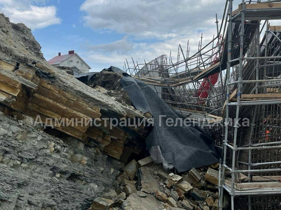 Обвал грунта в Геленджике унес жизнь рабочего