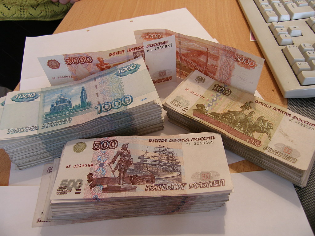 Жительница Ленинского района украла у пенсионеров 1 млн рублей
