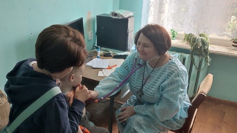 Астраханские медики выезжают в отдаленные села для помощи детям