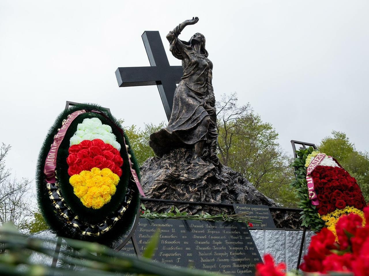 Сергей Меняйло почтил память жертв Зарской трагедии