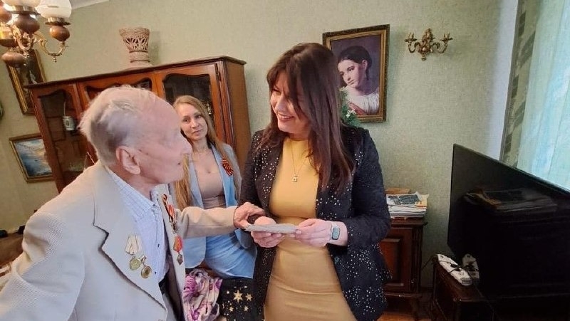 Министр культуры Астраханской области поздравила ветерана войны