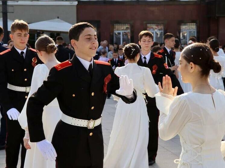 Кадетский бал в Владикавказе собрал 400 участников с разных регионов