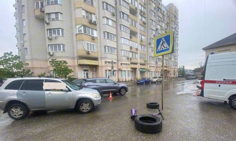 Автомобиль сбил подростков в Астрахани