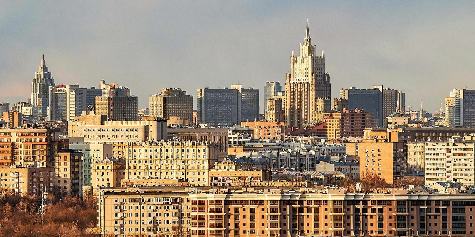 В Мещанском районе выставили на торги два помещения в здании XIX века