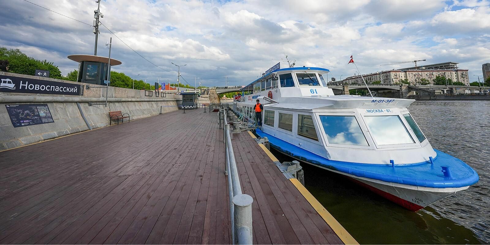 На Краснохолмской набережной привели в порядок Новоспасский причал