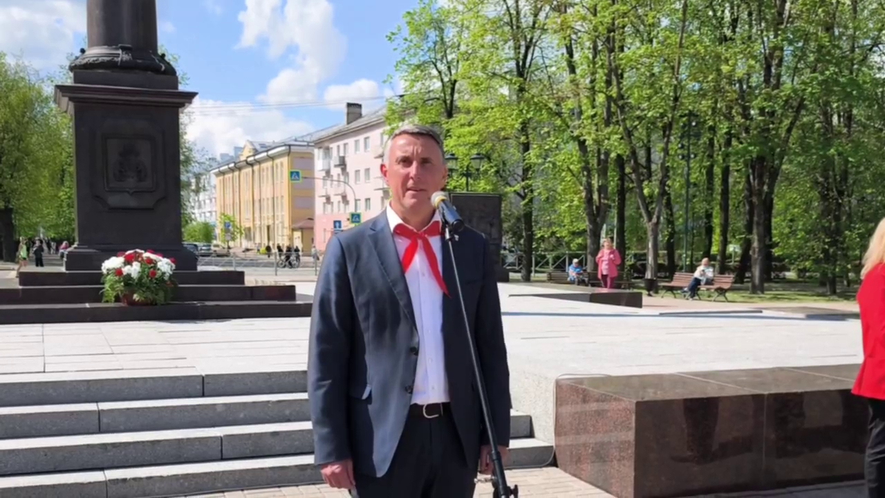 Розбаум поздравил новгородцев с Днем детских общественных объединений