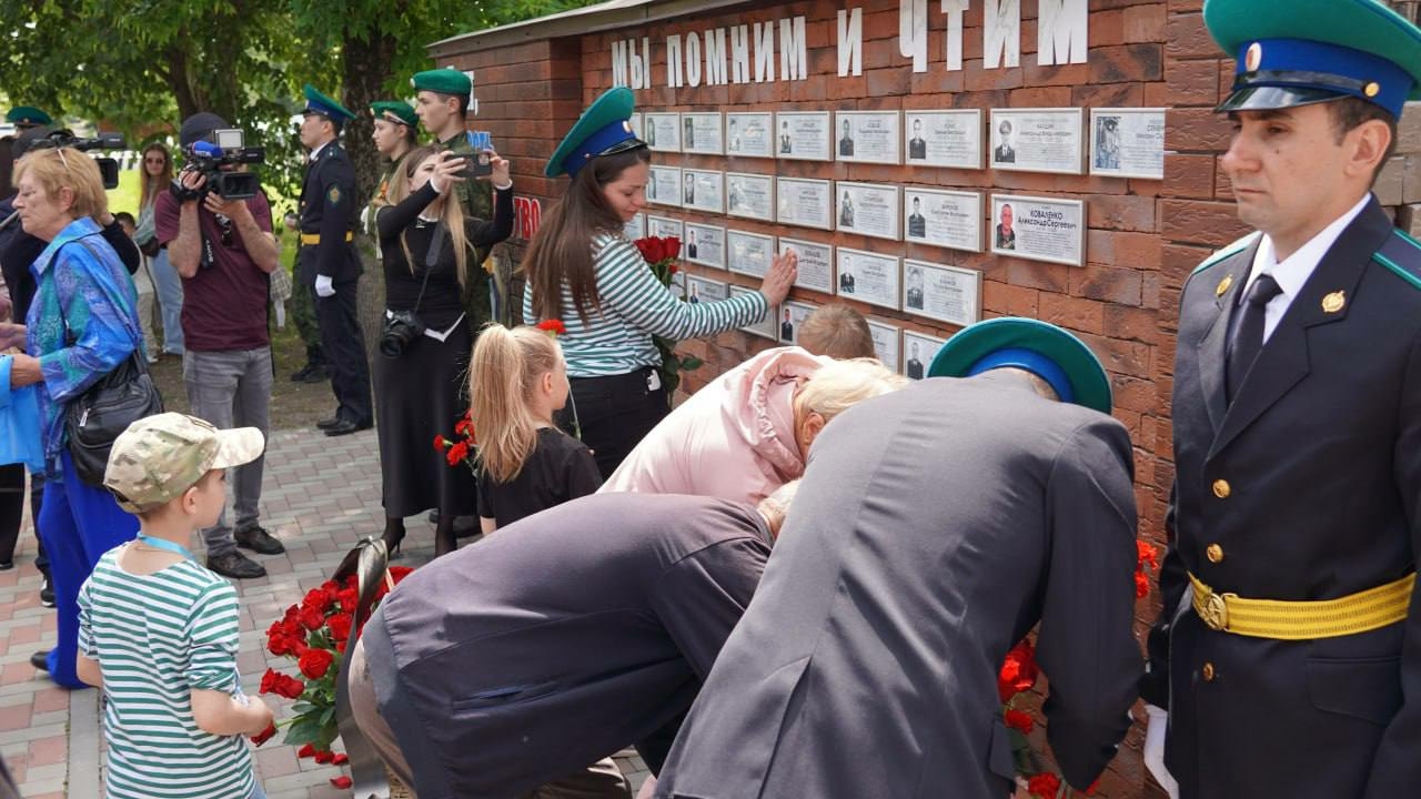 Глава КЧР принял участие в мероприятиях ко Дню пограничника