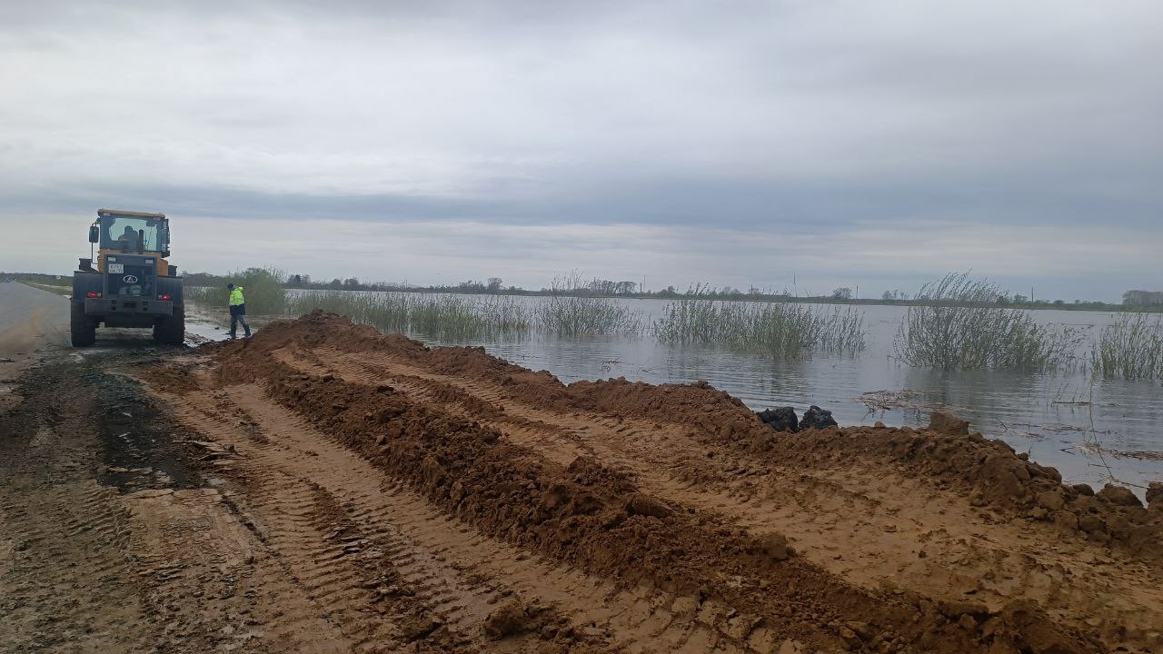 В Ишимском районе усиливают защитные сооружения из-за подъема воды